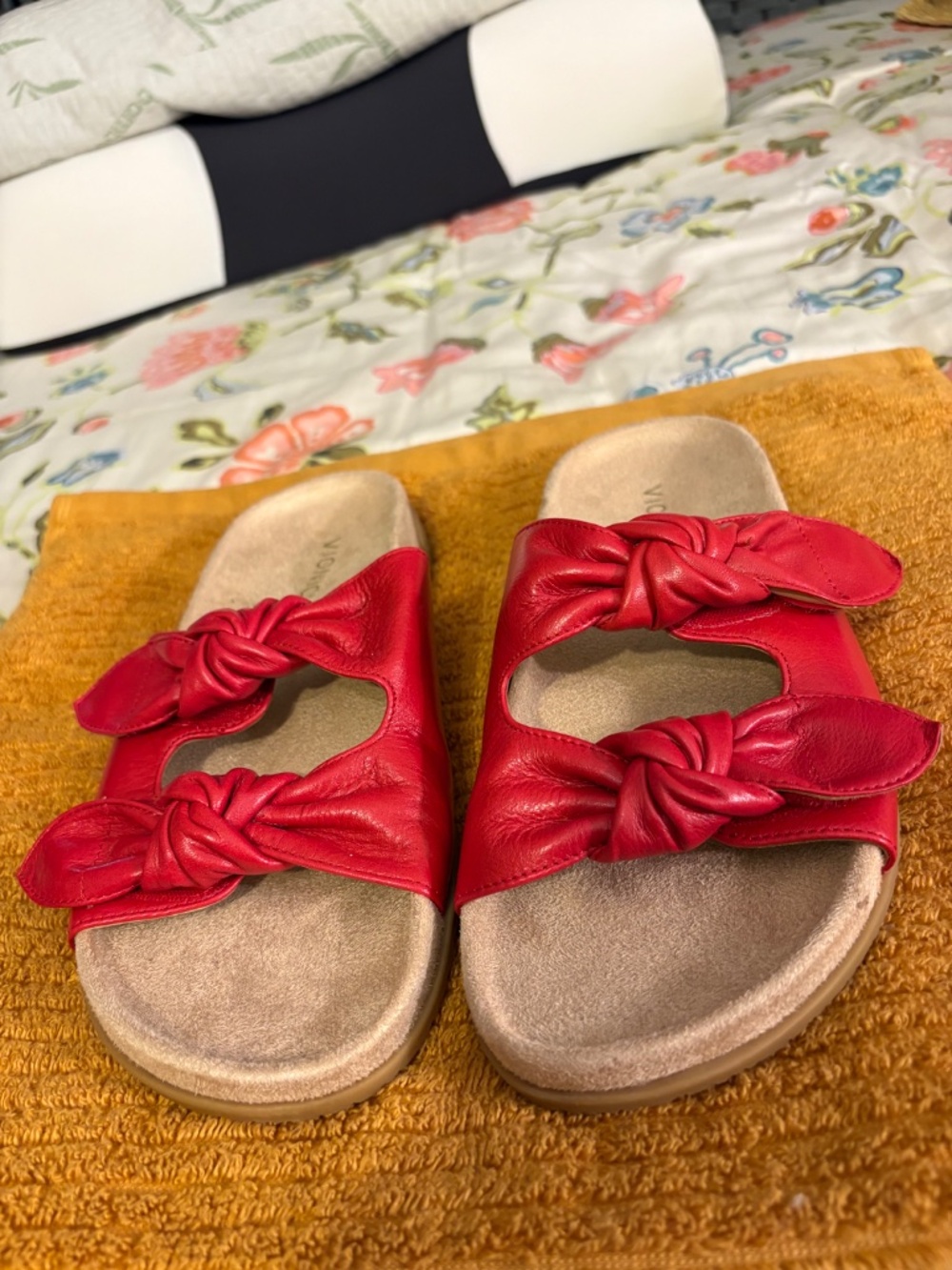 Vionic Shoes - Picture 6 of 10